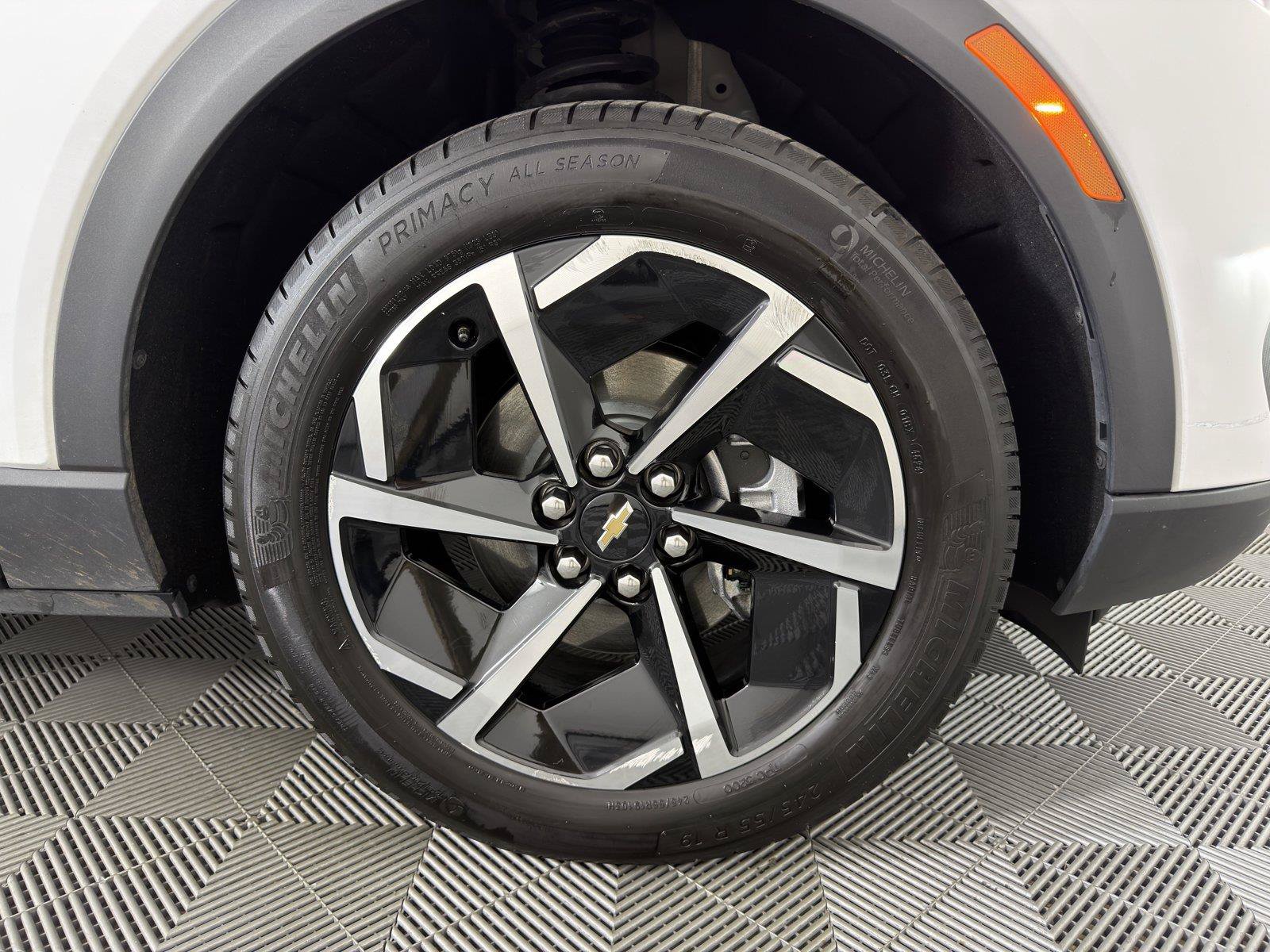Certified 2025 Chevrolet Equinox EV LT FWD image 10
