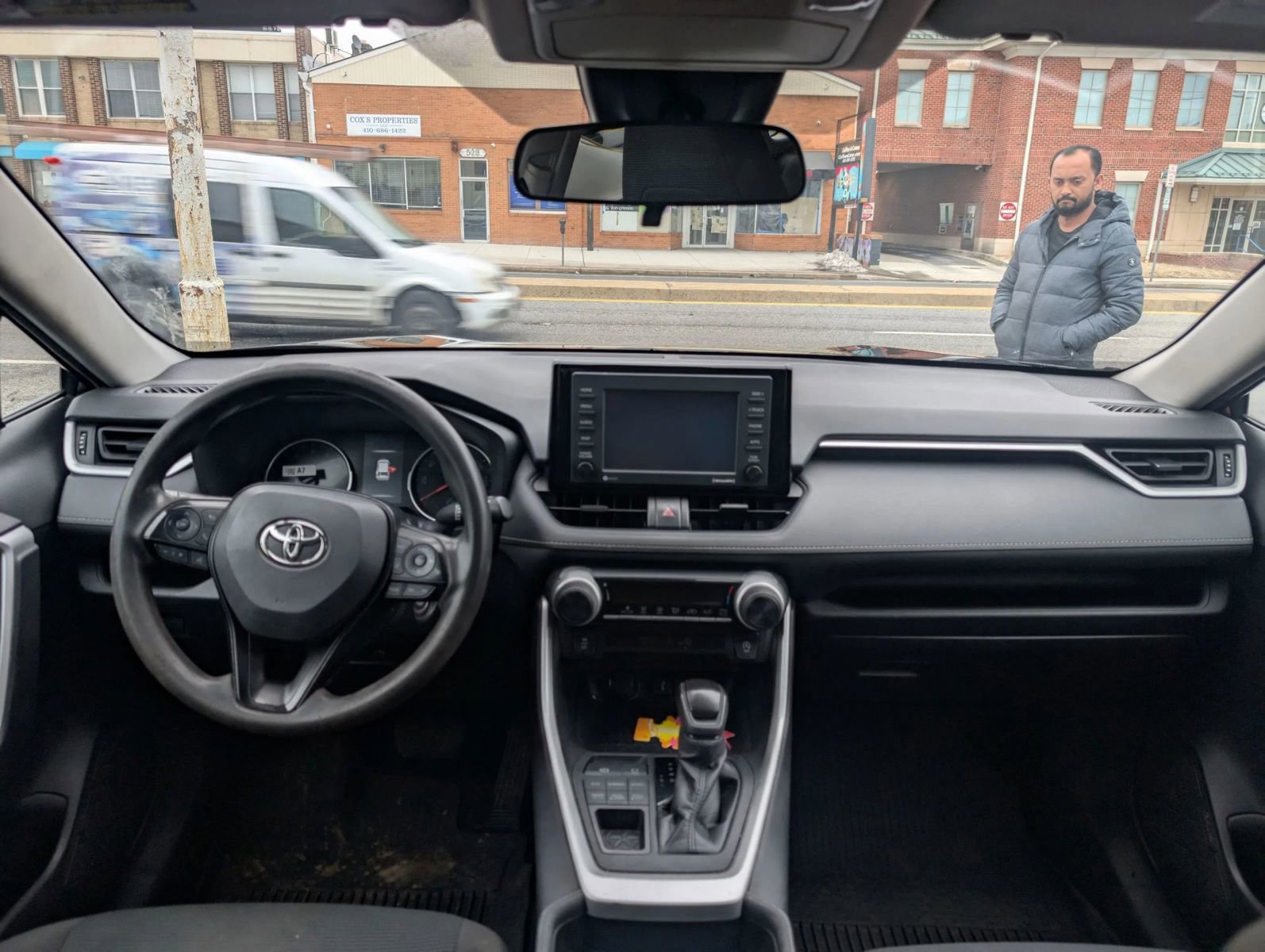 Used 2021 Toyota RAV4 LE image 11