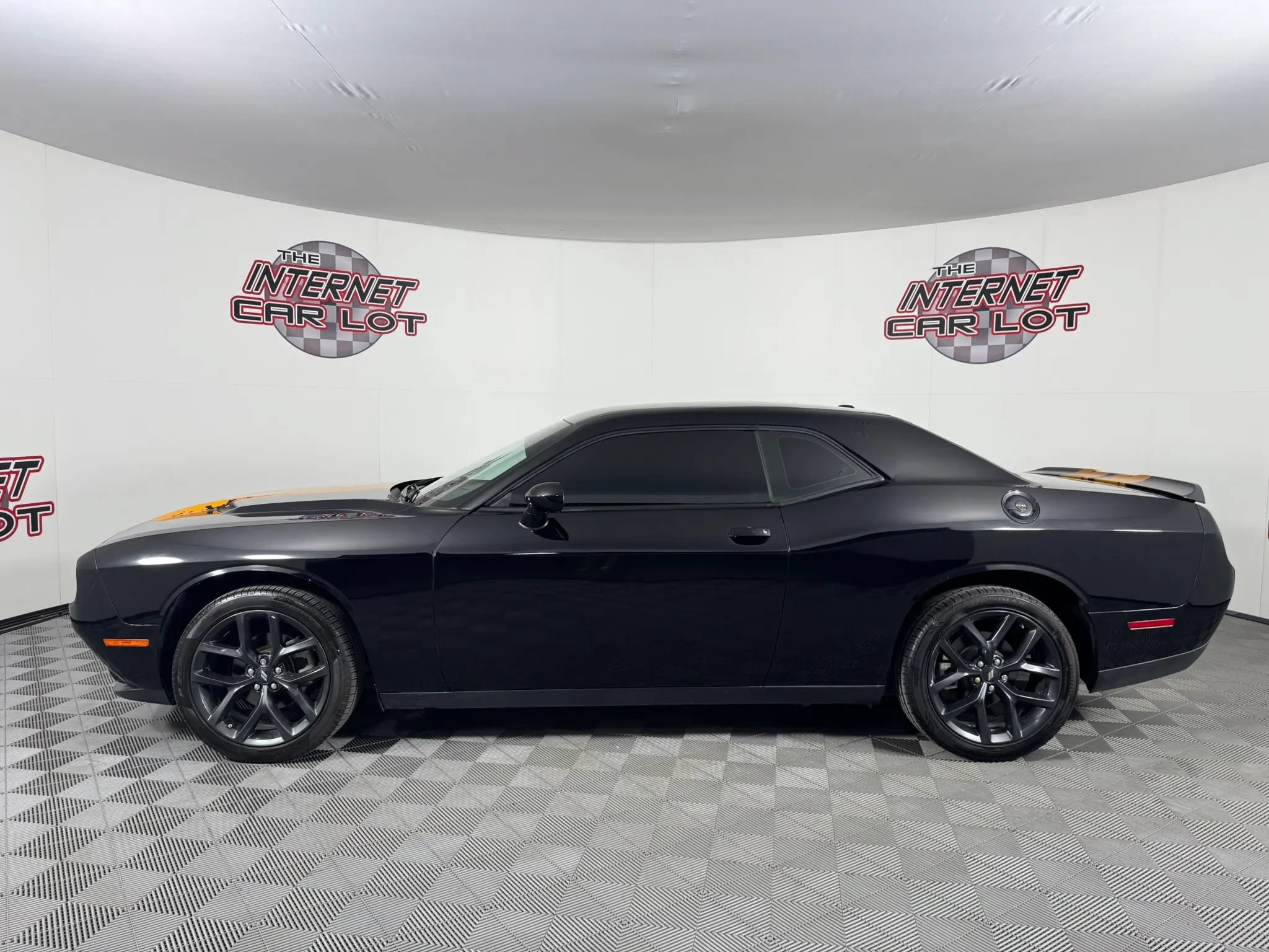 Used 2022 Dodge Challenger SXT w/ Blacktop Package RWD image 4