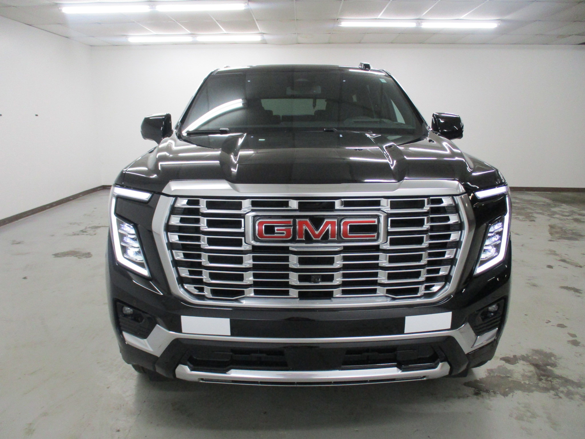 New 2026 GMC Yukon Denali w/ Sun & Power Step Package AWD/4WD image 2