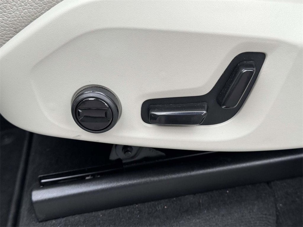 Certified 2024 Volvo XC90 B5 Core w/ Protection Package Premier image 18