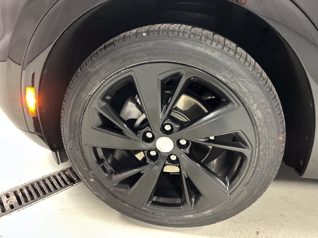 Used 2021 Buick Envision Essence w/ Technology Package I FWD image 9