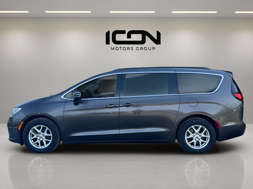Used 2022 Chrysler Pacifica Touring-L FWD image 2