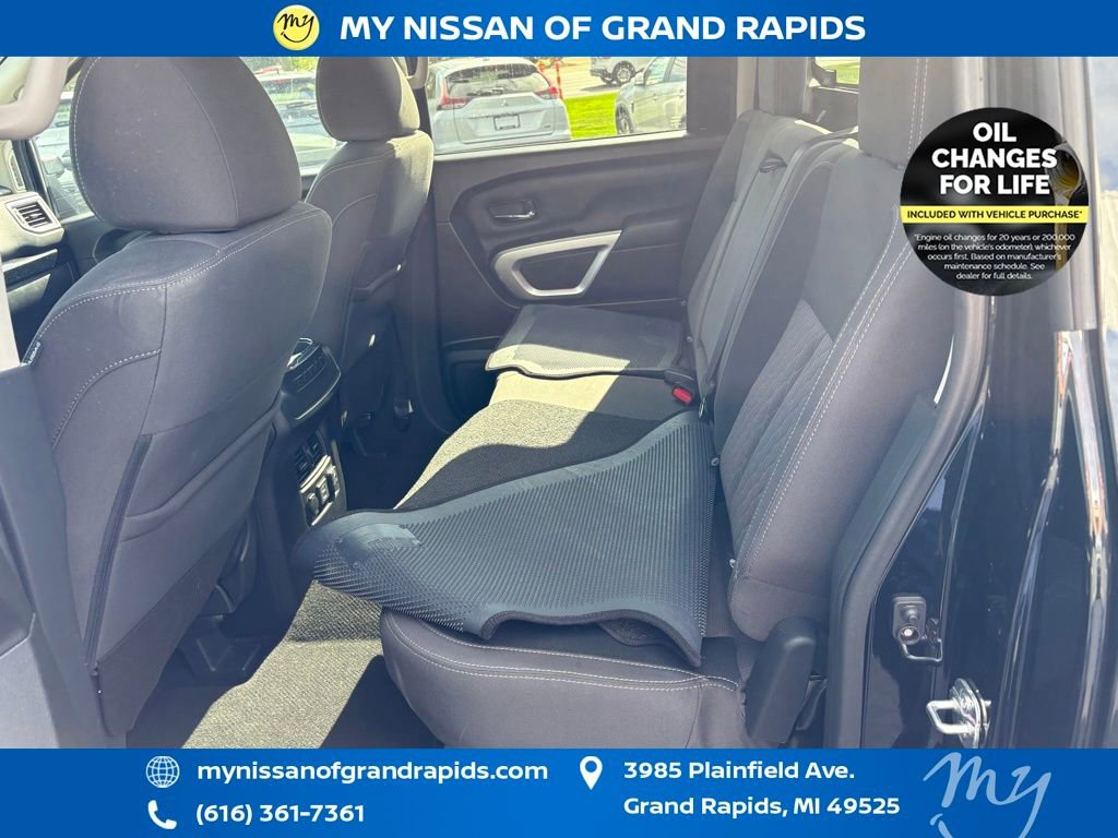 Used 2024 Nissan Titan SV w/ SV Convenience Package image 11
