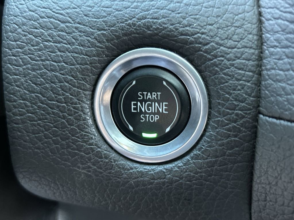 Used 2021 GMC Yukon XL Denali w/ Denali Ultimate Package image 17