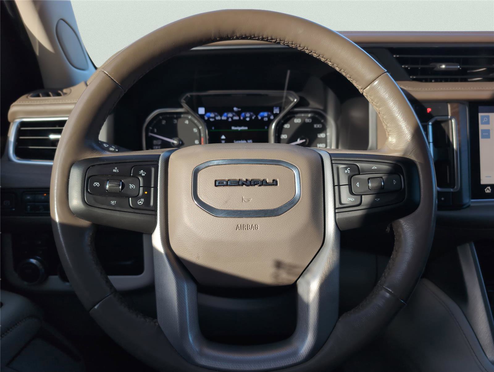 Used 2021 GMC Yukon Denali w/ Denali Premium Package image 23