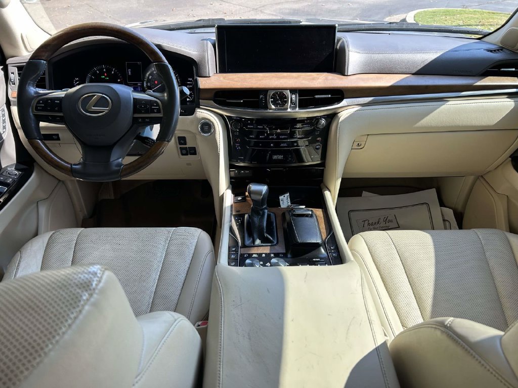 Used 2017 Lexus LX 570 4WD w/ Luxury Package image 11