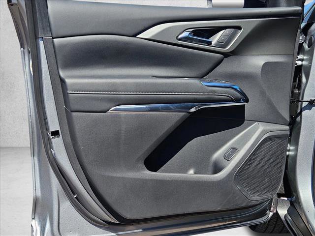 Used 2025 Chevrolet Traverse LT w/ Driver Confidence Package image 10