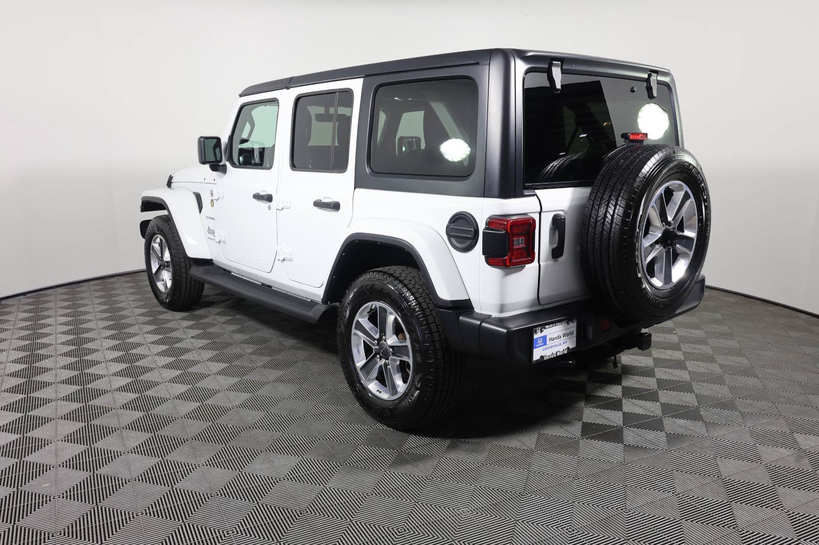 Used 2023 Jeep Wrangler Unlimited Sahara w/ LED Lighting Group AWD/4WD image 7