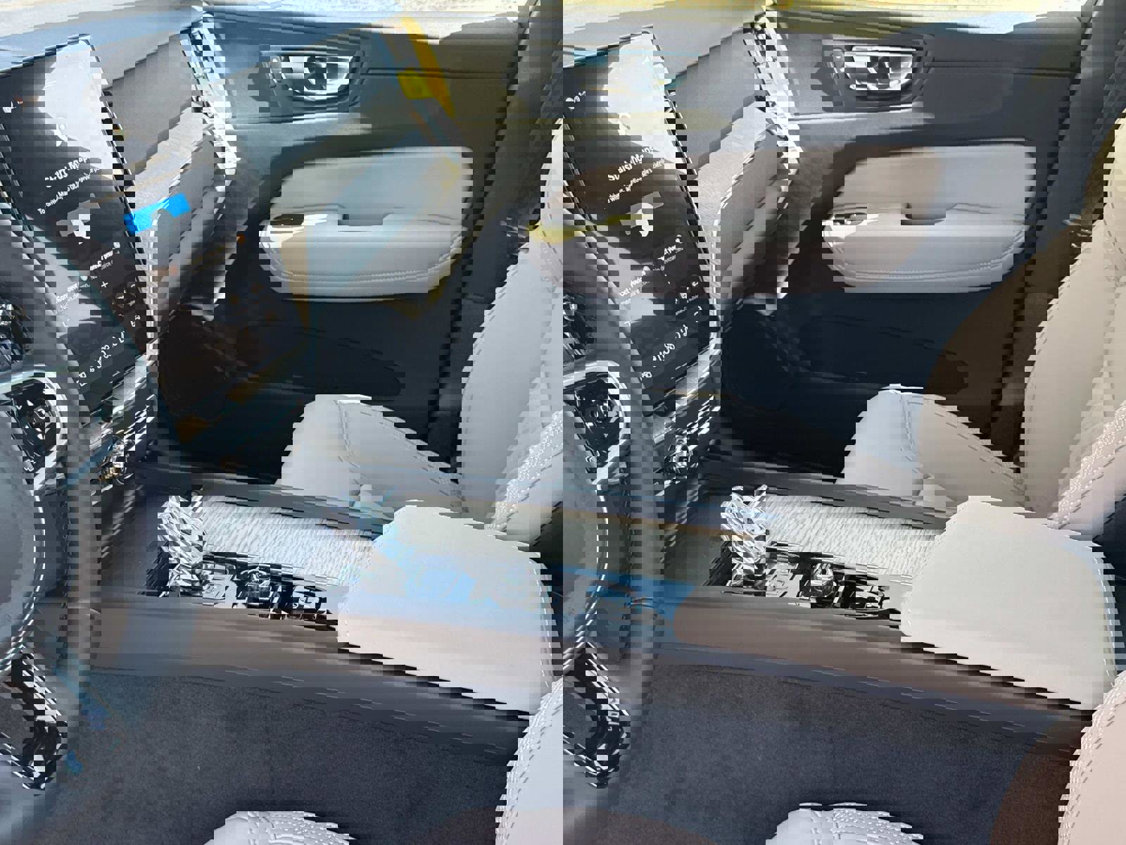 New 2026 Volvo XC60 B5 Plus w/ Climate Package image 19