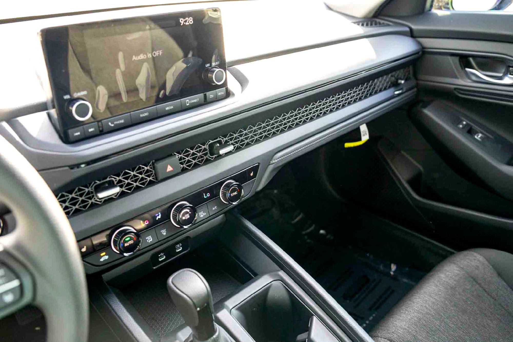 Certified 2025 Honda Accord SE image 17