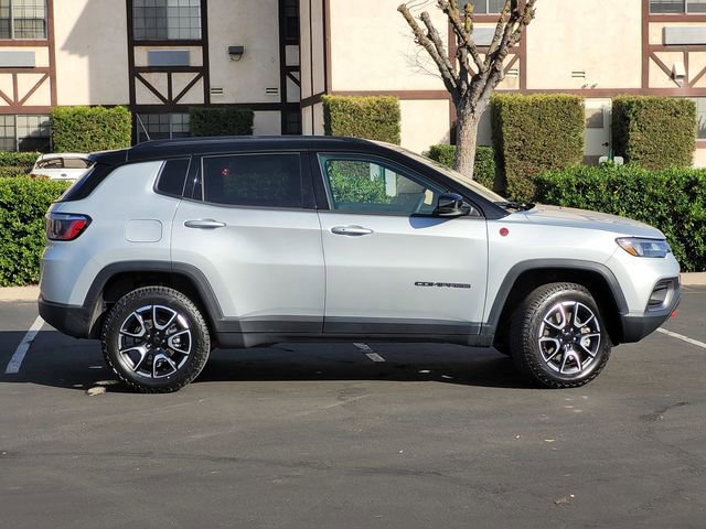 Used 2024 Jeep Compass Trailhawk image 4