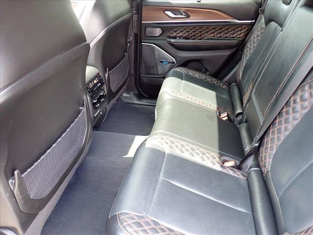 Used 2023 Jeep Grand Cherokee Summit w/ Advanced Protech Group IV AWD/4WD image 10