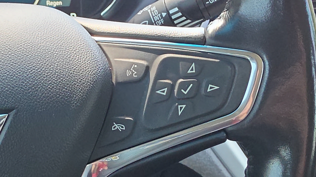 Used 2020 Chevrolet Bolt Premier w/ Infotainment Package FWD image 14