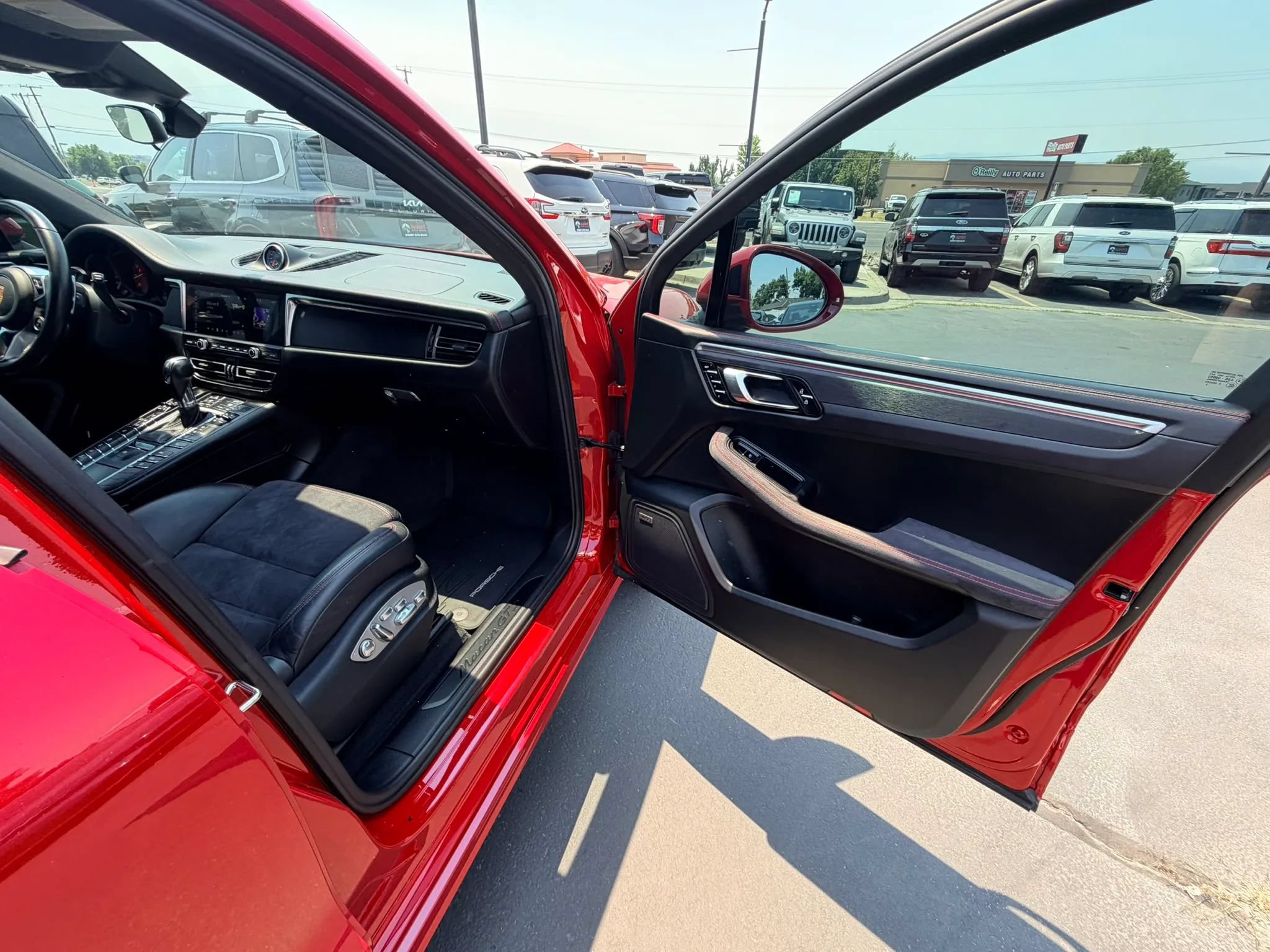 Used 2020 Porsche Macan GTS w/ Sport Chrono Package AWD/4WD image 23