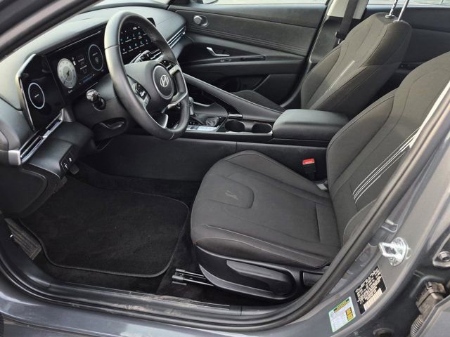 Used 2025 Hyundai Elantra SEL image 11