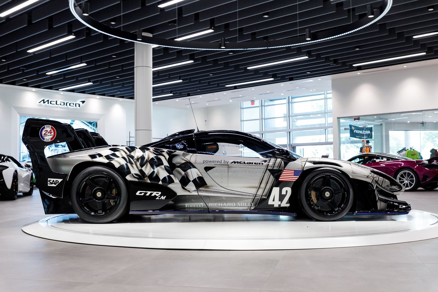 Used 2020 McLaren Senna RWD image 28