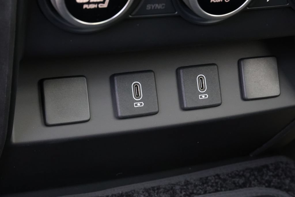 New 2026 Land Rover Defender 130 X-Dynamic SE AWD/4WD image 34