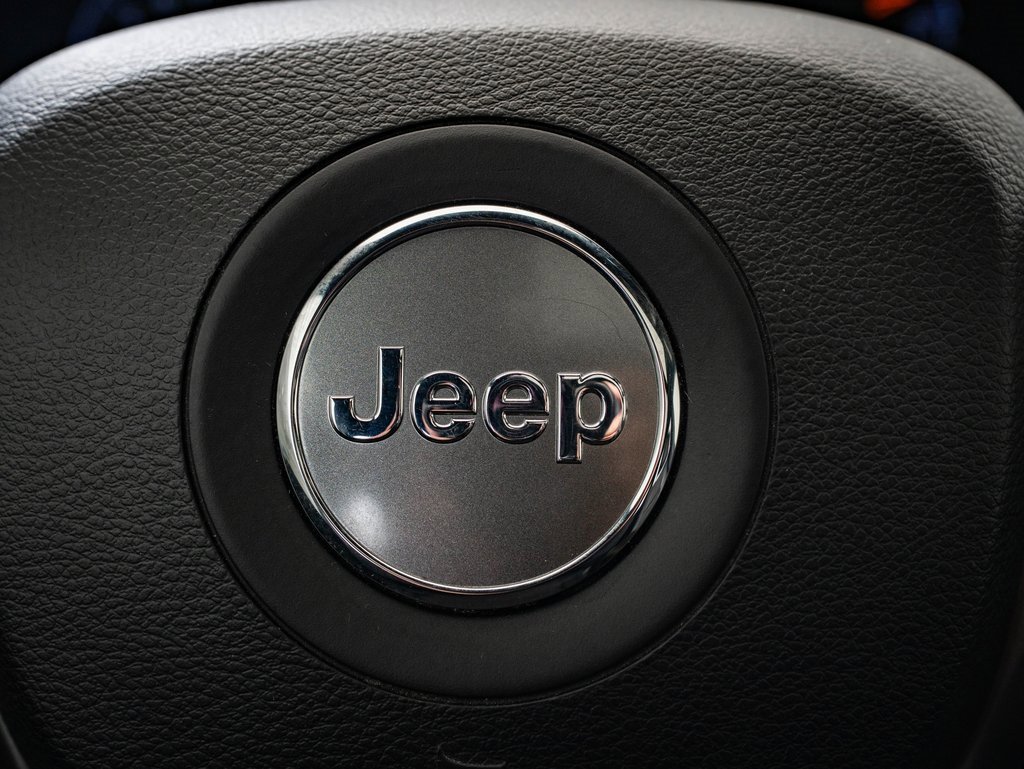 Used 2020 Jeep Grand Cherokee Limited X image 25