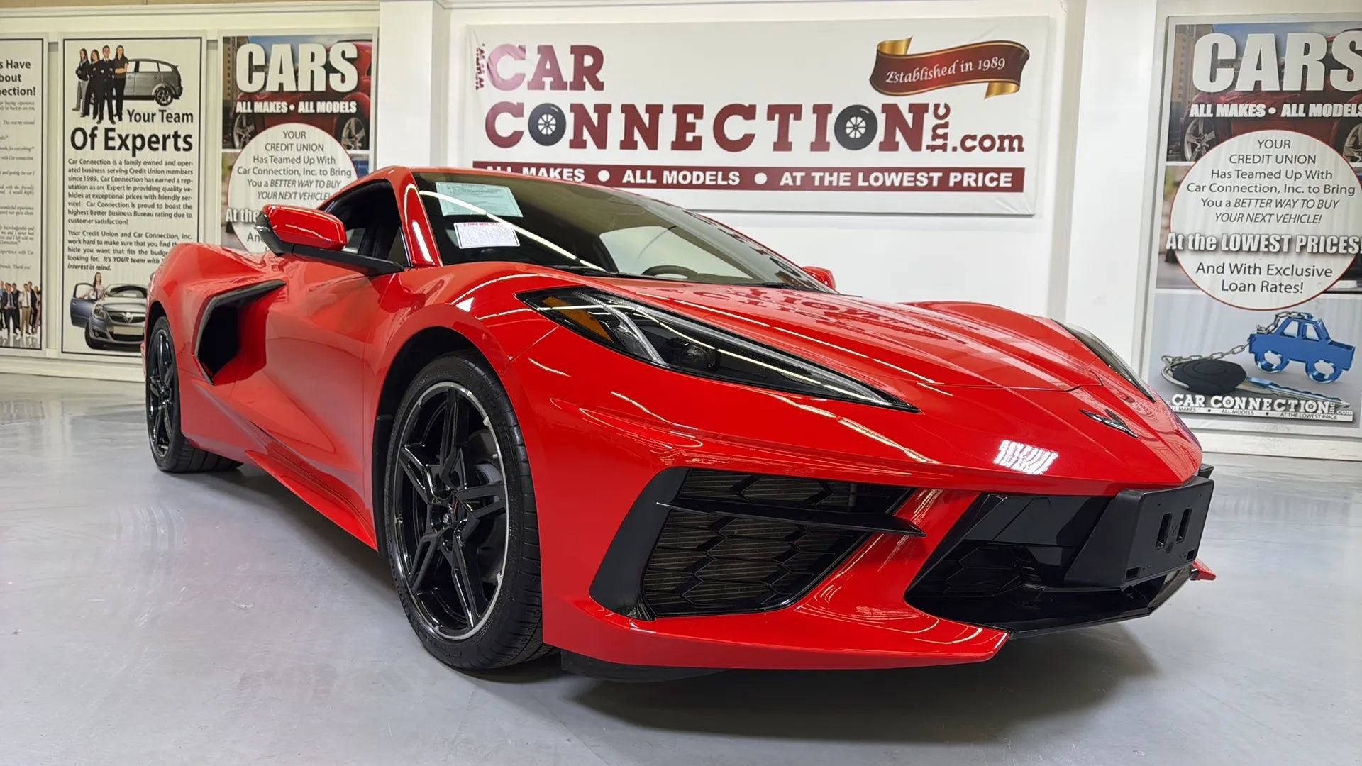 Used 2024 Chevrolet Corvette Stingray Coupe w/ 1LT RWD image 2