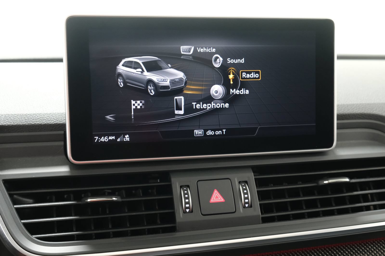 Used 2018 Audi SQ5 Prestige w/ Prestige Package AWD/4WD image 16