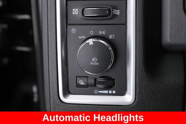 Used 2019 RAM 1500 Classic SLT w/ Black Appearance Group AWD/4WD image 20
