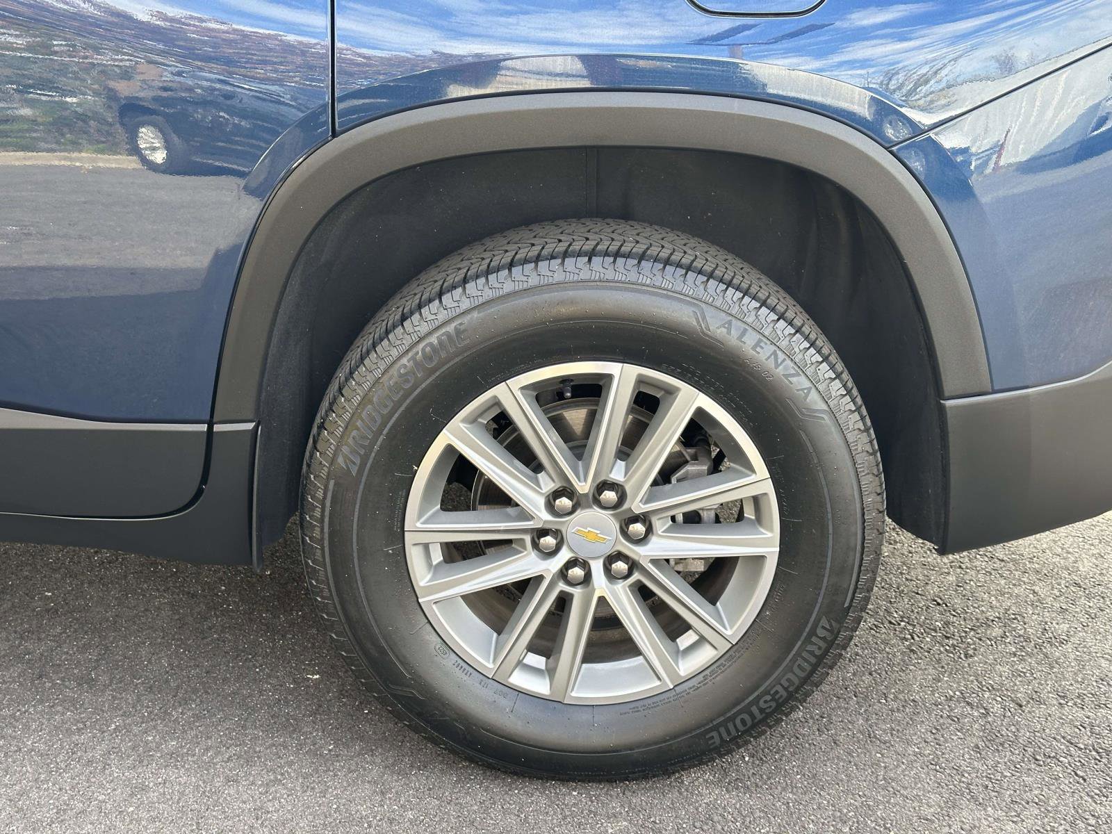 Used 2023 Chevrolet Traverse LT image 8