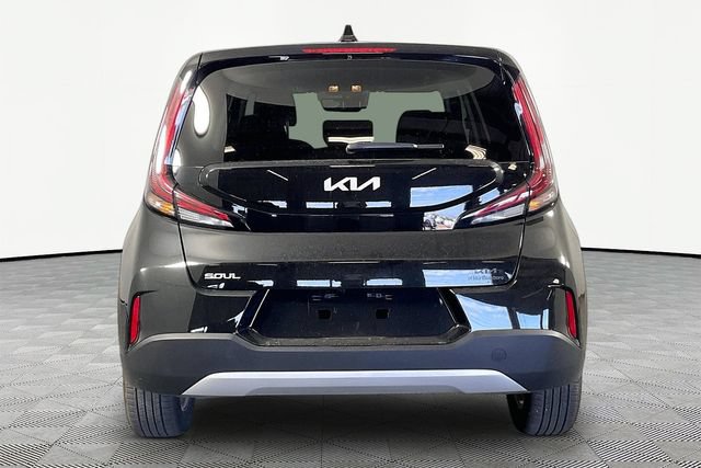 Used 2025 Kia Soul LX w/ LX Technology Package FWD image 3
