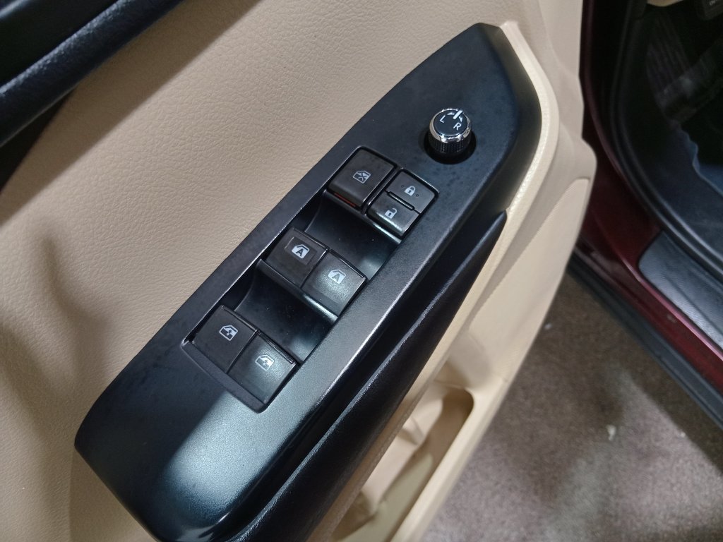 Used 2017 Toyota Highlander XLE w/ Carpet Mat Package AWD/4WD image 19