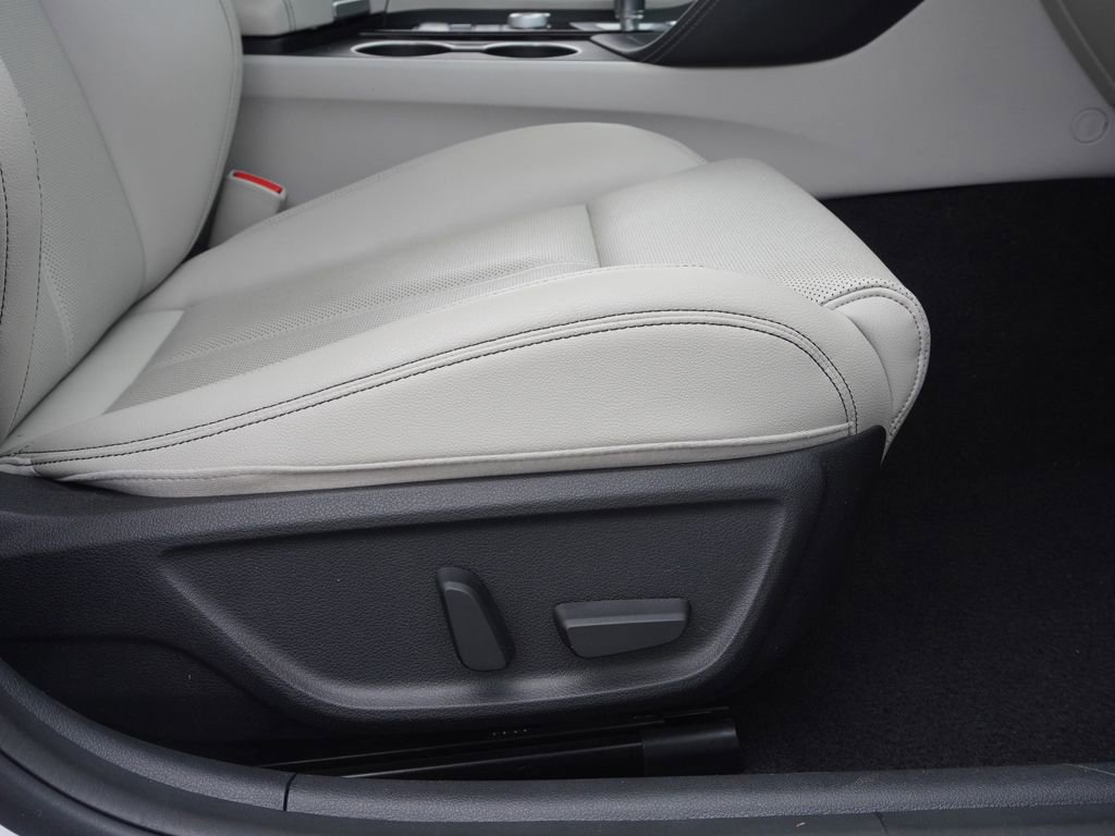 Used 2020 Genesis G70 2.0T AWD/4WD image 29