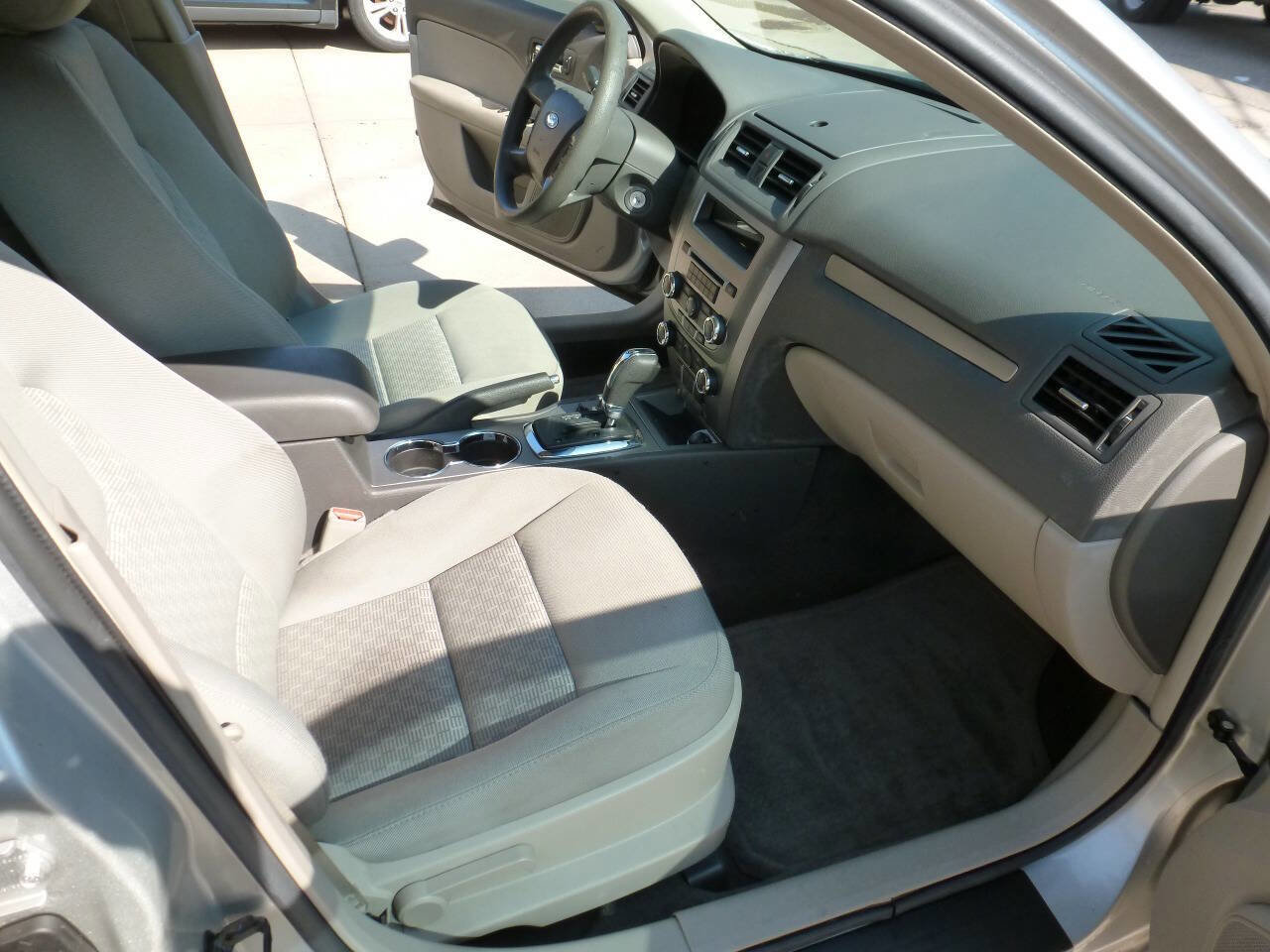 Used 2010 Ford Fusion SE FWD image 11