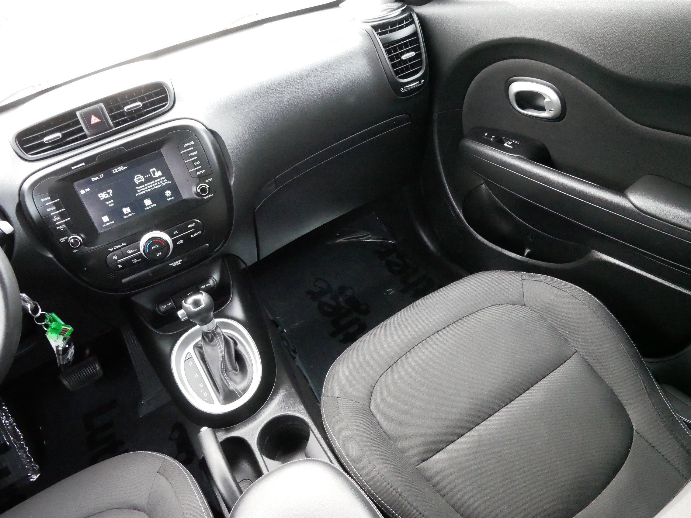 Used 2018 Kia Soul + image 11