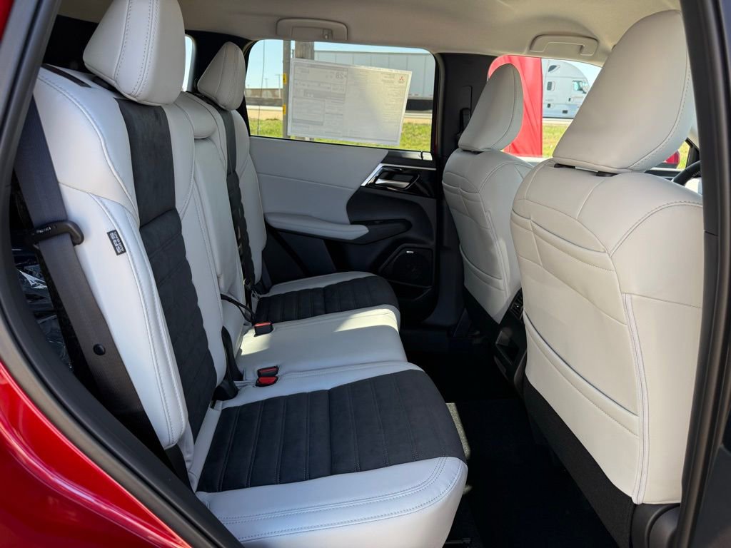 New 2026 Mitsubishi Outlander SE image 21