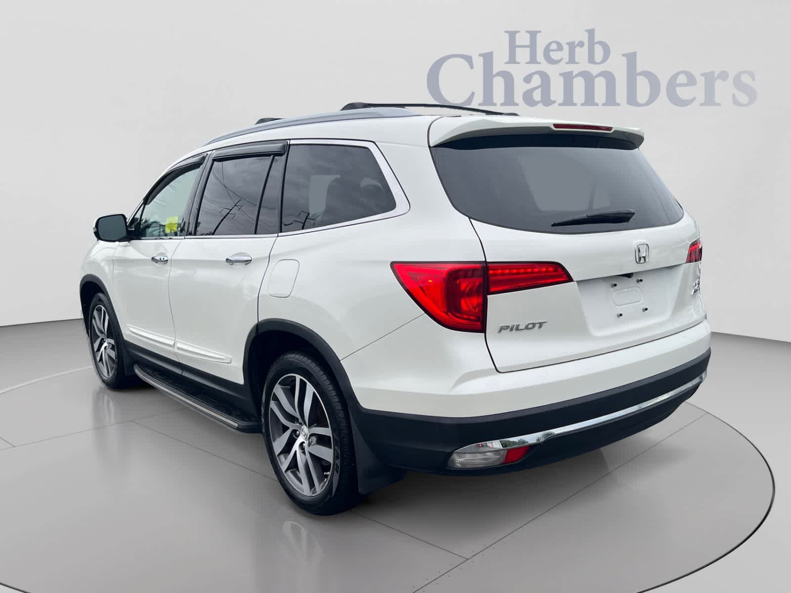 Used 2016 Honda Pilot Elite image 3