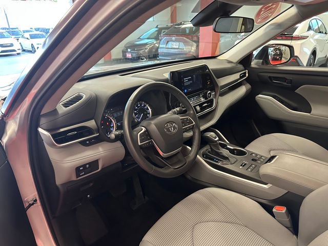 Used 2023 Toyota Highlander LE AWD/4WD image 11