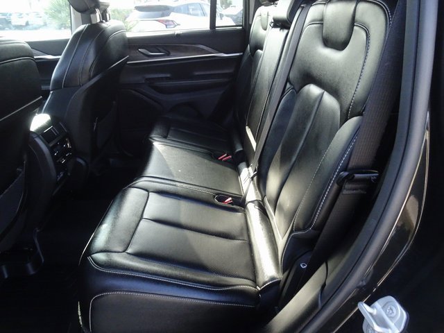 Used 2024 Jeep Grand Cherokee Limited w/ Luxury Tech Group II image 8