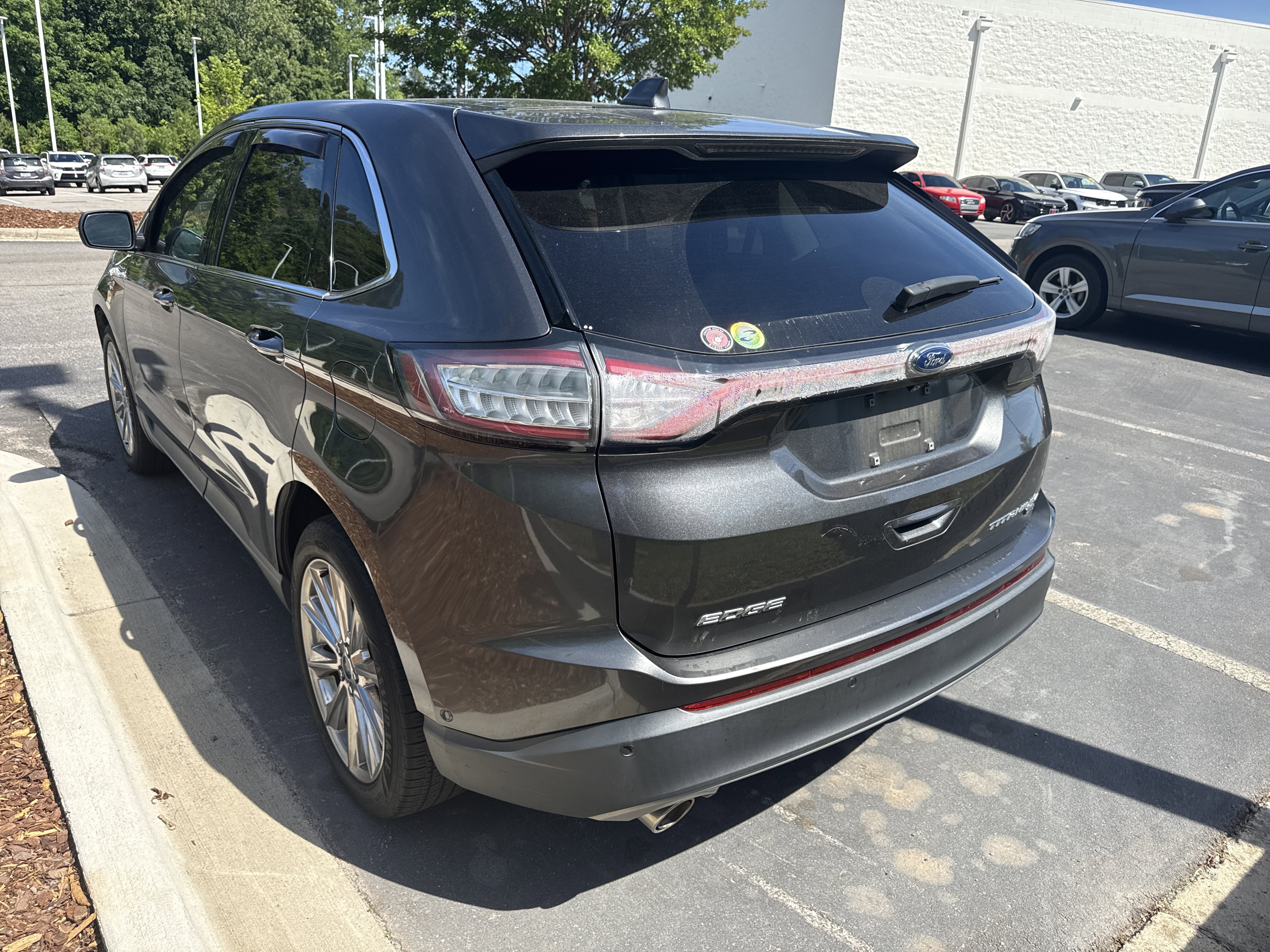 Used 2018 Ford Edge Titanium w/ Equipment Group 302A AWD/4WD image 9