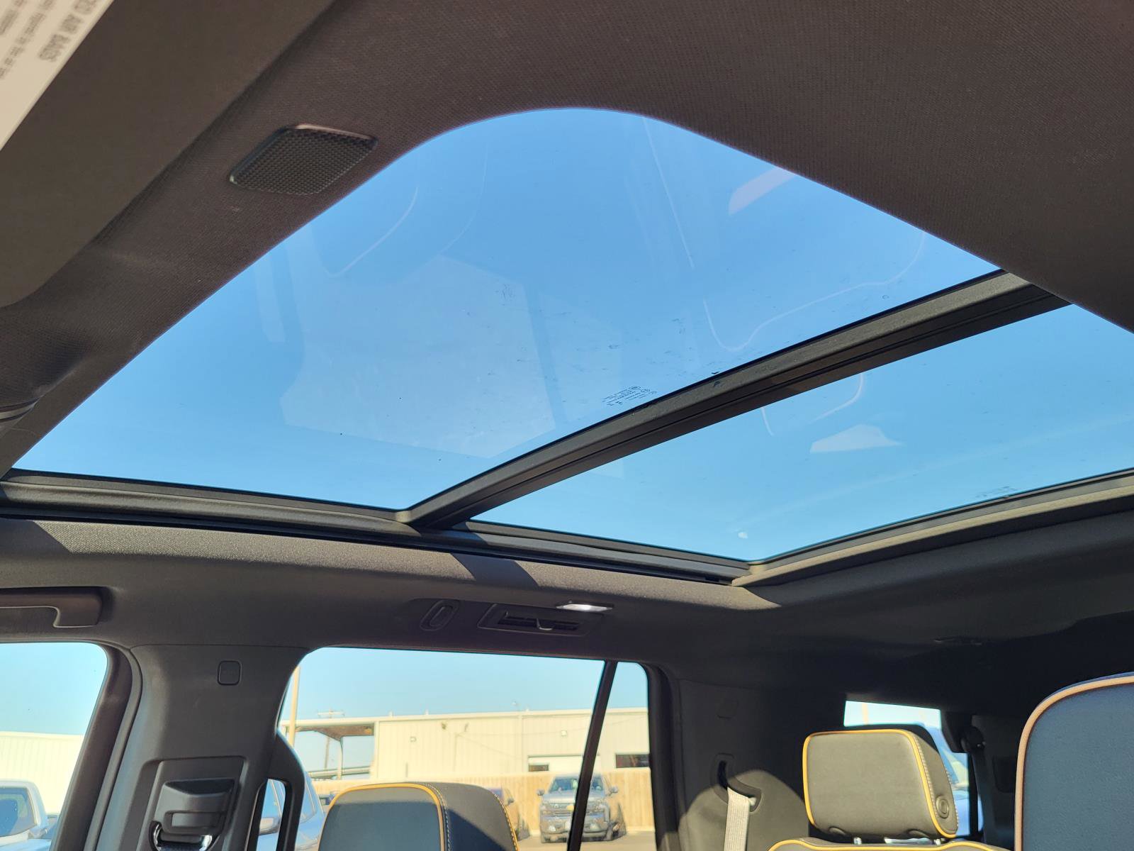 Used 2024 GMC Yukon AT4 w/ Technology Package image 18