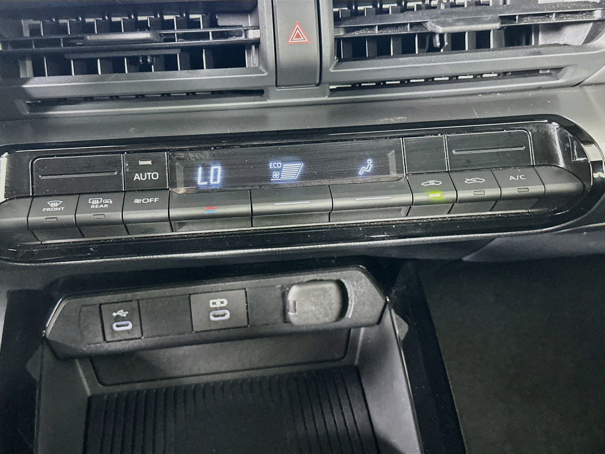 Used 2025 Toyota Prius LE FWD image 23