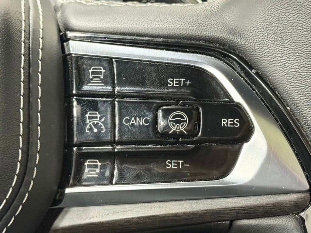 Used 2023 Jeep Grand Cherokee Overland w/ Advanced Protech Group III image 23