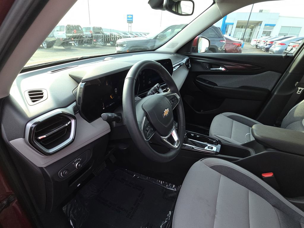 Used 2025 Chevrolet TrailBlazer LT w/ Convenience Package image 14