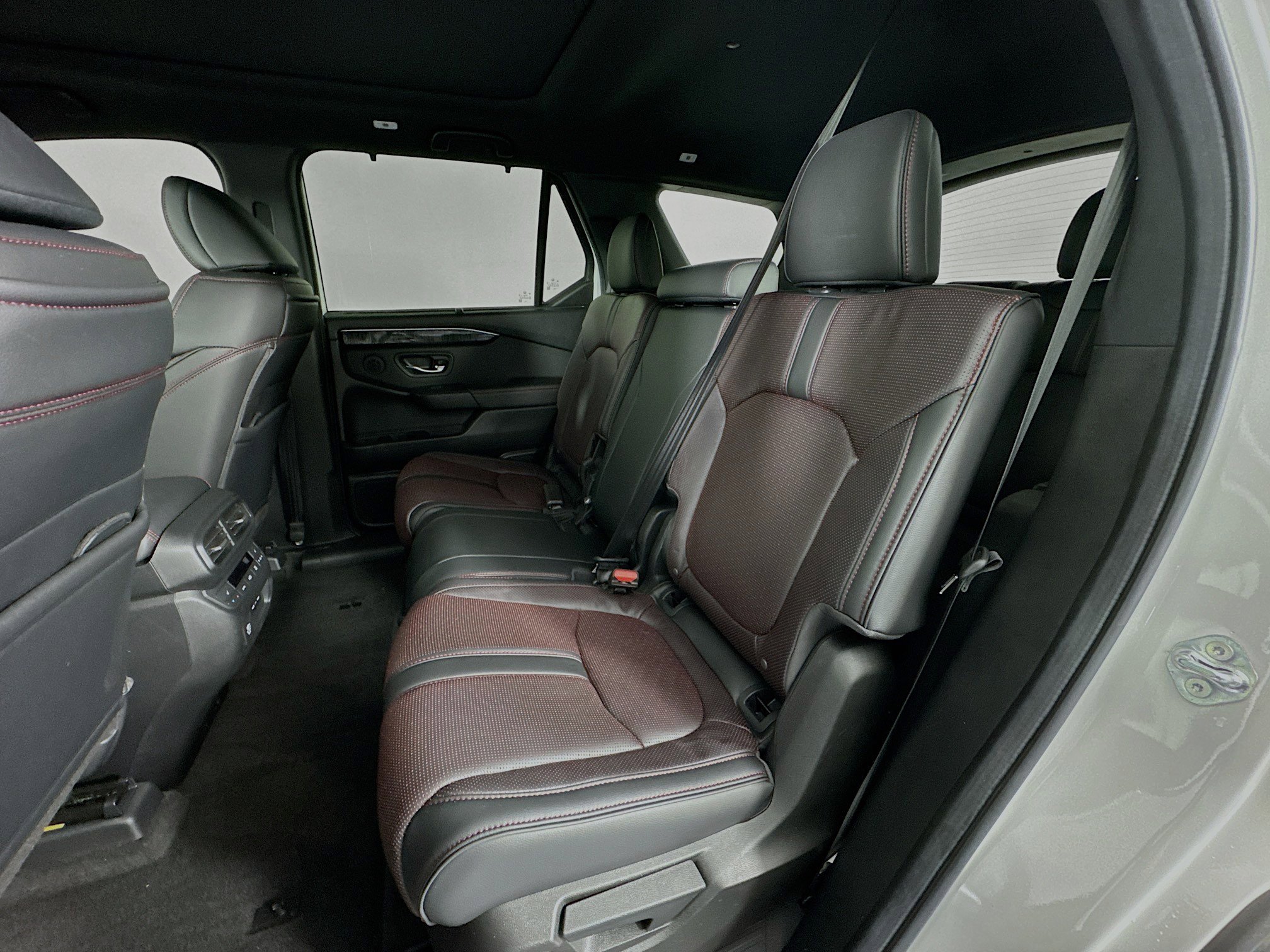 Certified 2025 Honda Pilot Black Edition image 26