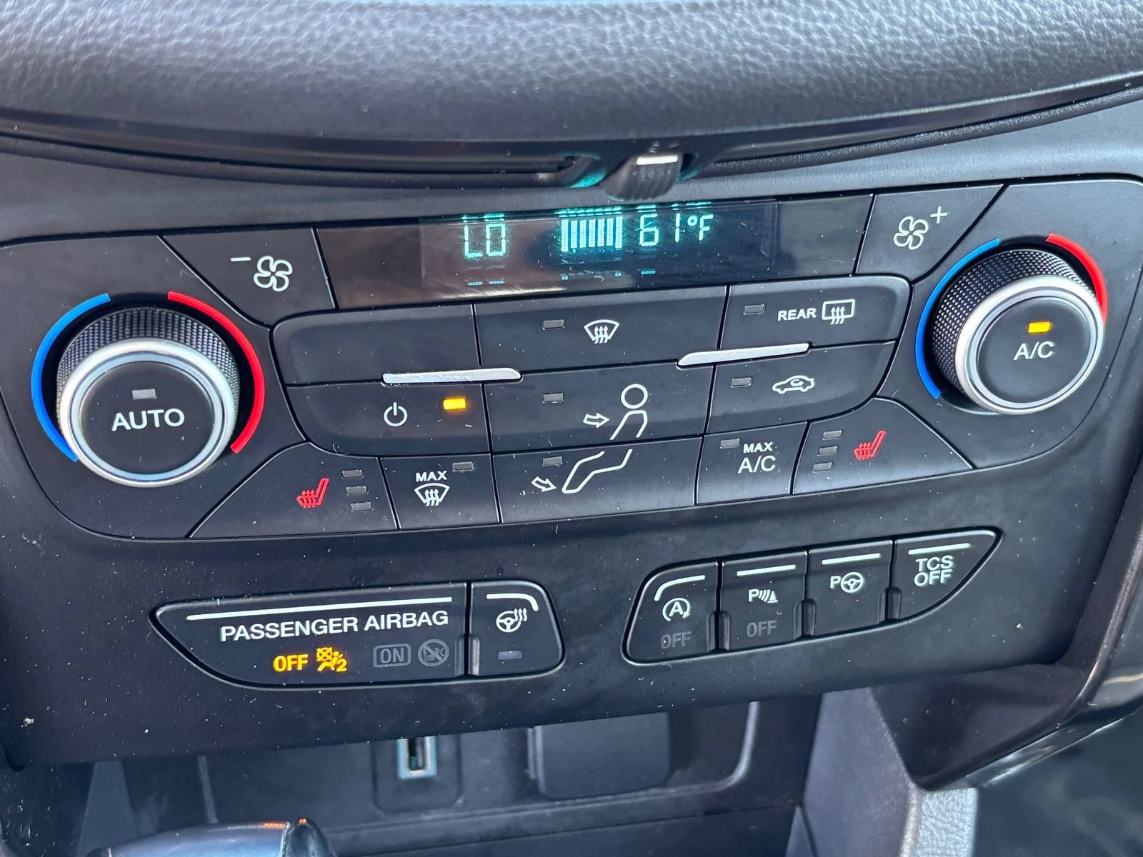 Used 2019 Ford Escape Titanium AWD/4WD image 30