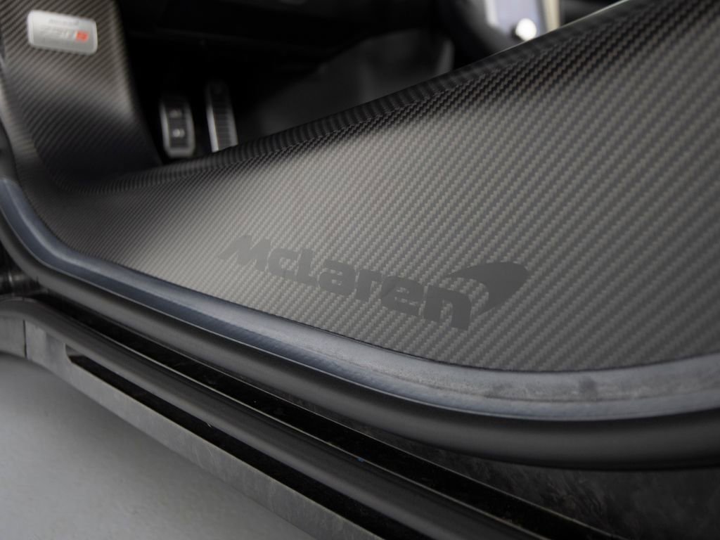 Used 2024 McLaren 750S Spider RWD image 15