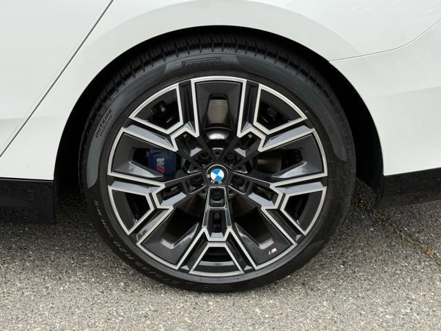 Used 2026 BMW 530i xDrive w/ M Sport Package AWD/4WD image 14