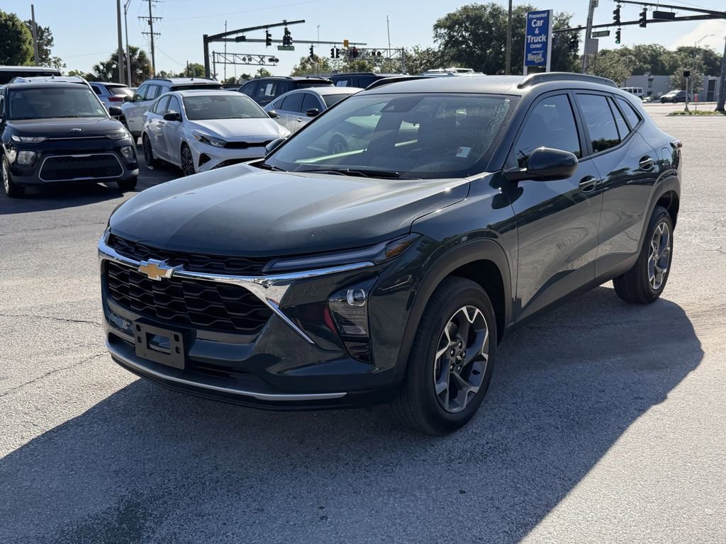 Certified 2025 Chevrolet Trax LT FWD image 9