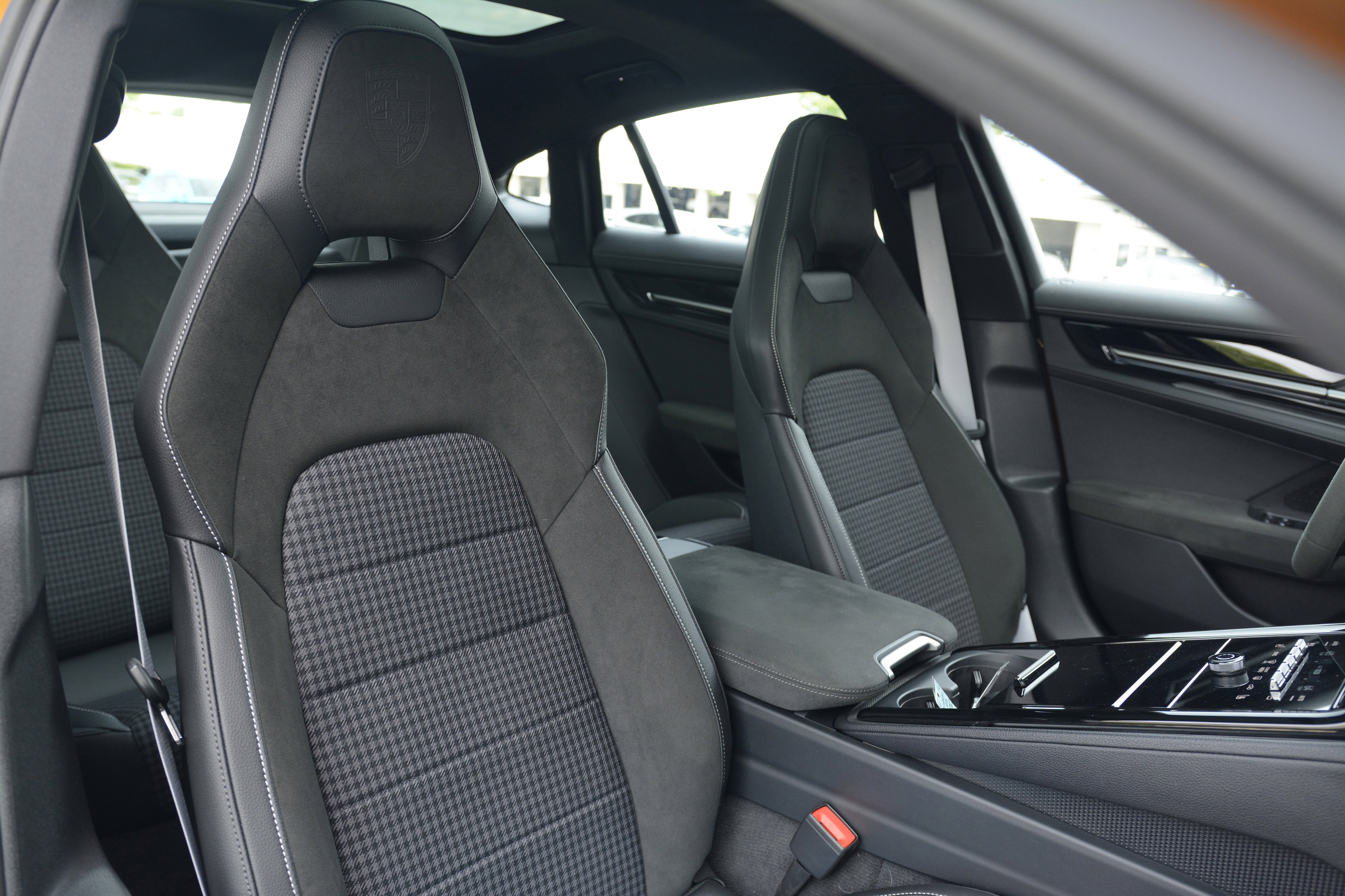 Certified 2025 Porsche Panamera 4 AWD/4WD image 33