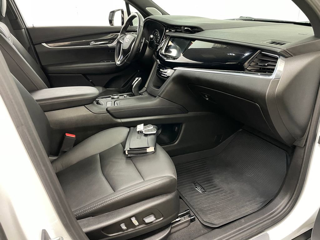 Used 2024 Cadillac XT6 Sport w/ Technology Package image 42