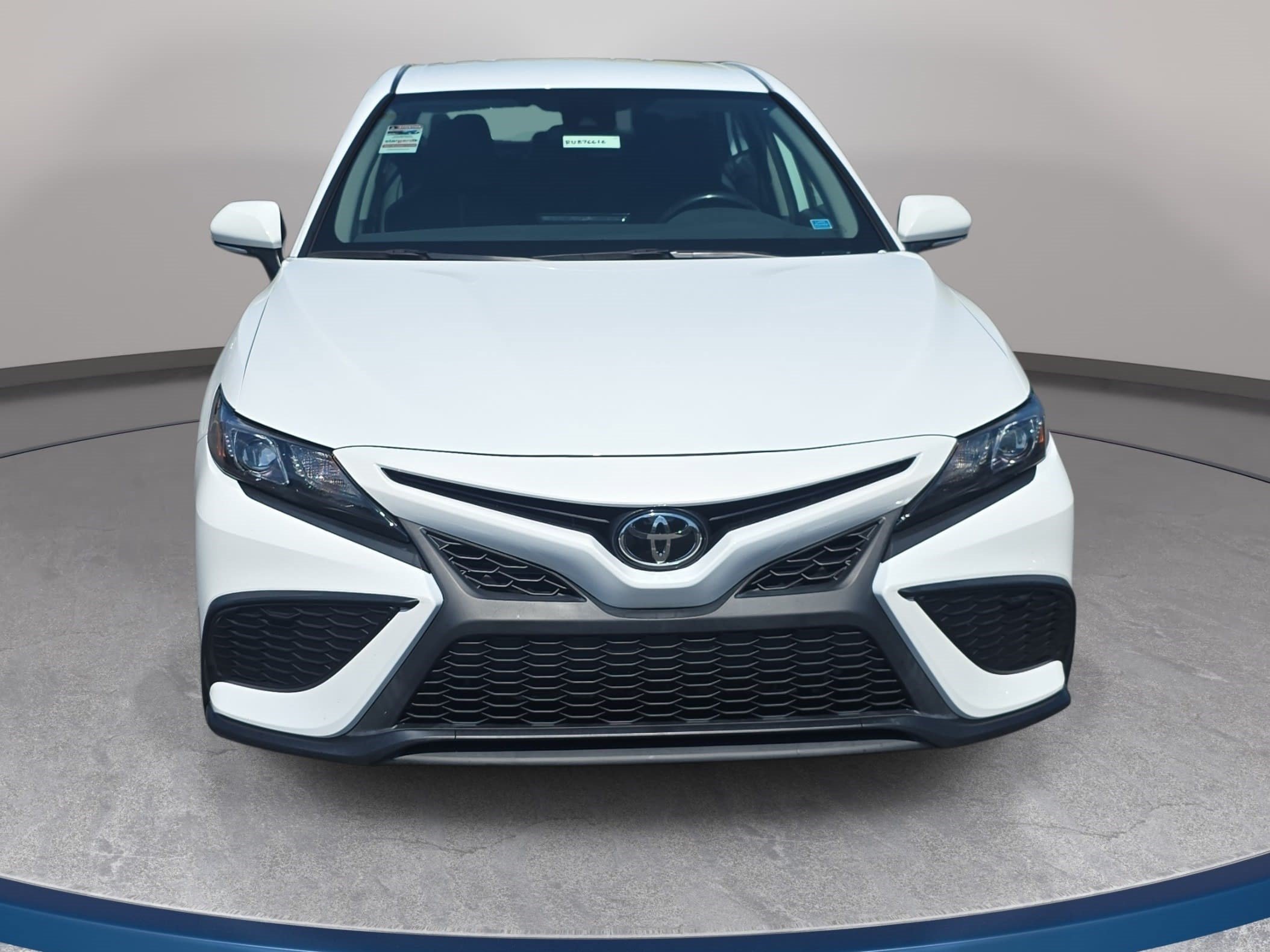 Used 2024 Toyota Camry SE FWD image 2