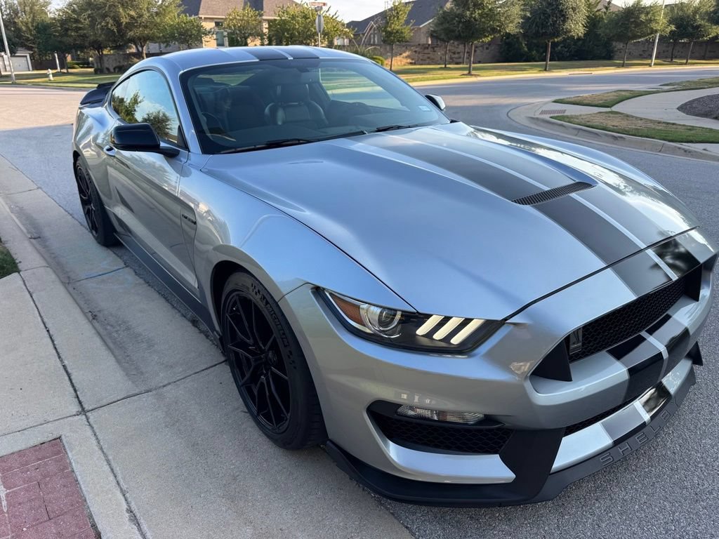 Used 2020 Ford Mustang Shelby GT350 w/ Technology Package RWD image 3